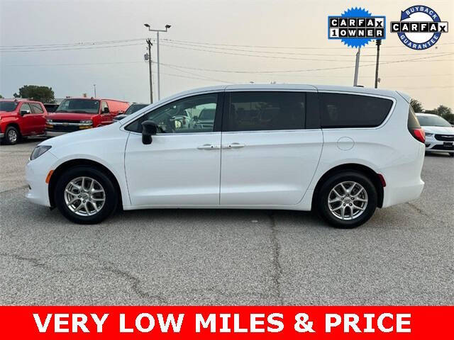 2024 Chrysler Voyager LX