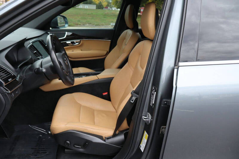 2018 Volvo XC90 T6 Momentum