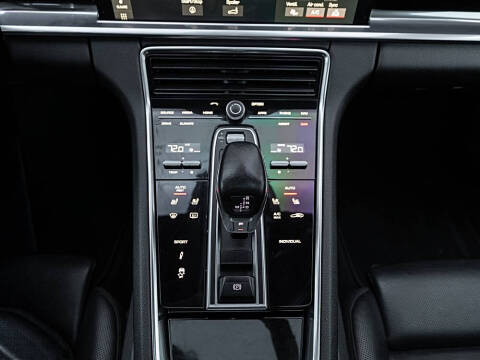 2017 Porsche Panamera 4