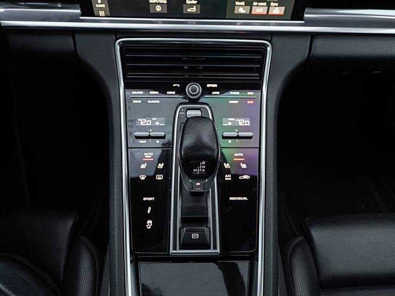 2017 Porsche Panamera 4