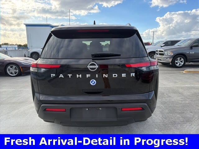 2025 Nissan Pathfinder SV