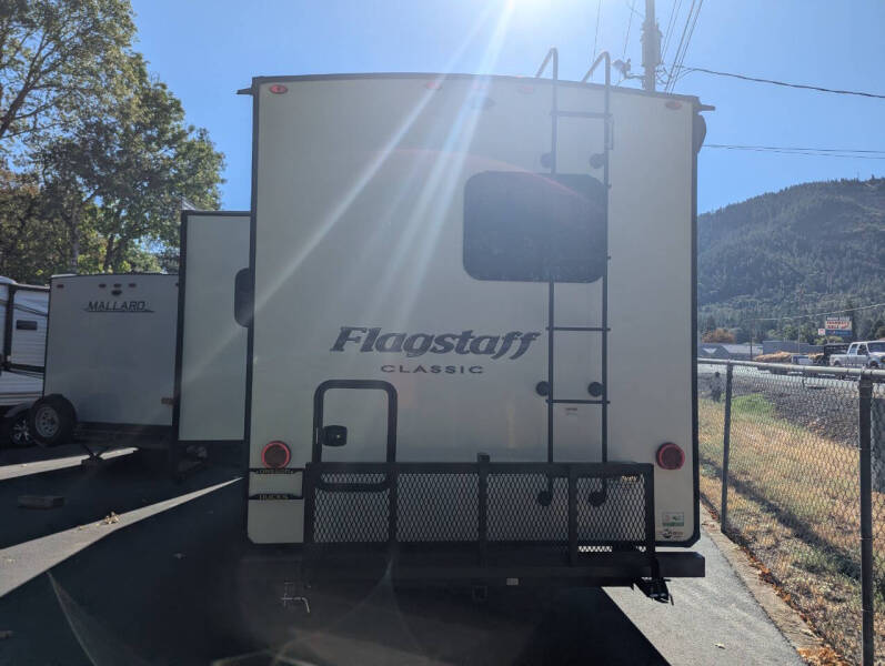 2022 Flagstaff 826MBR / 29ft