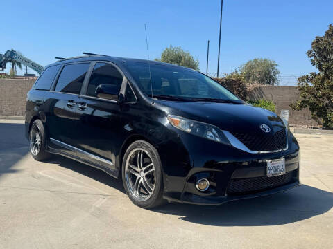 2013 Toyota Sienna SE 8-Passenger