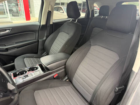 2020 Ford Edge SE