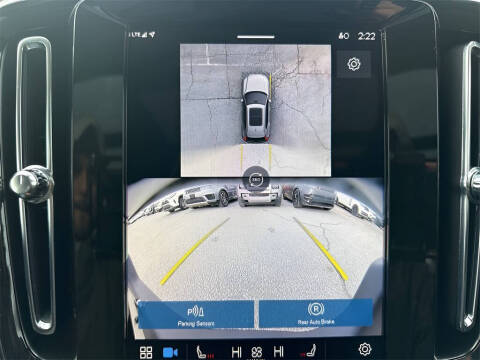 2025 Volvo XC40 B5 Plus Dark Theme