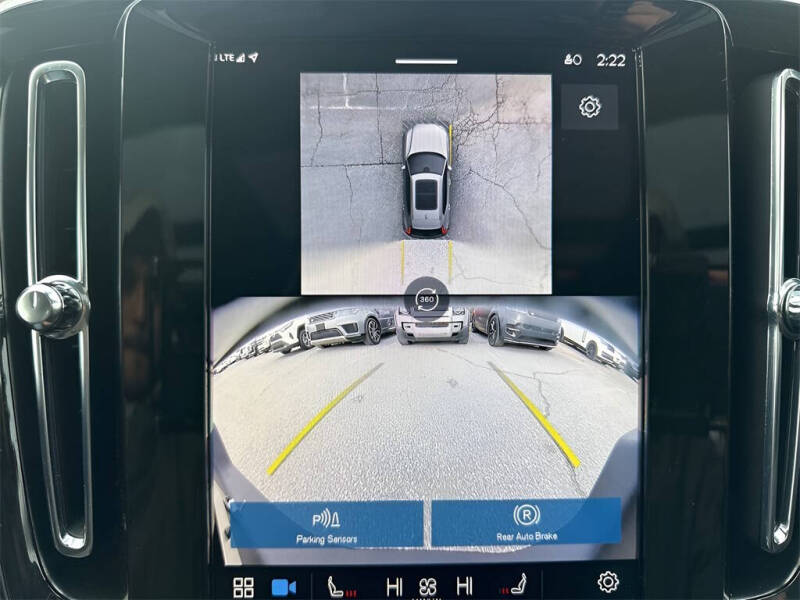 2025 Volvo XC40 B5 Plus Dark Theme