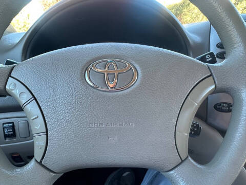 2009 Toyota Sienna LE 8-Passenger