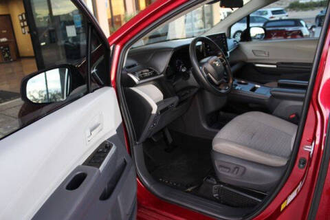 2021 Toyota Sienna LE 8-Passenger