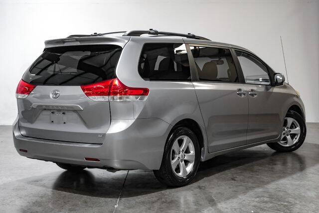 2012 Toyota Sienna LE 8-Passenger