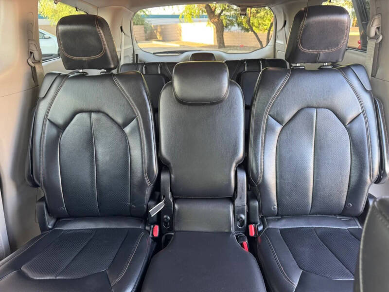 2017 Chrysler Pacifica Touring-L Plus