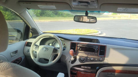 2011 Toyota Sienna LE 8-Passenger