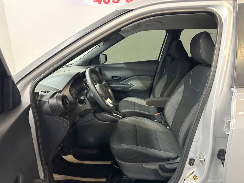 2019 Nissan Kicks S