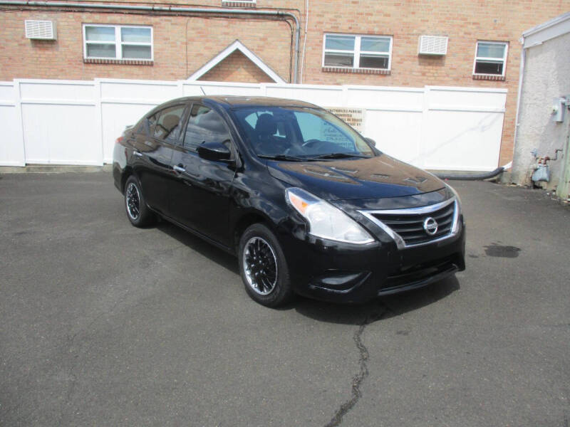 2015 Nissan Versa Sedan SV photo 2