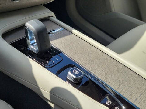 2025 Volvo XC90 T8 Plus Bright Theme 6P