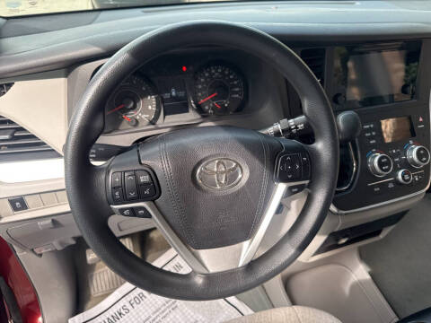 2015 Toyota Sienna LE 7-Passenger Auto Access Seat