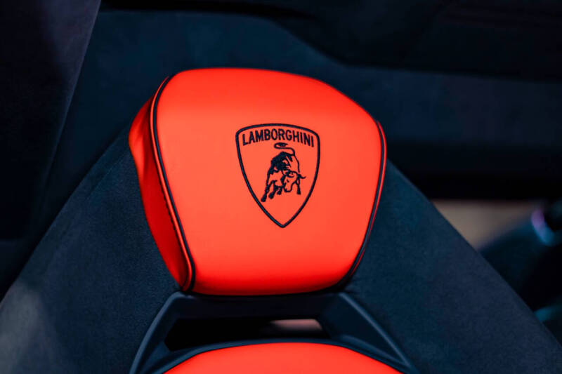 2025 Lamborghini Revuelto