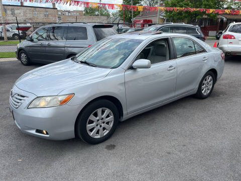 2007 Toyota Camry for sale at RON'S AUTO SALES INC in Cicero IL