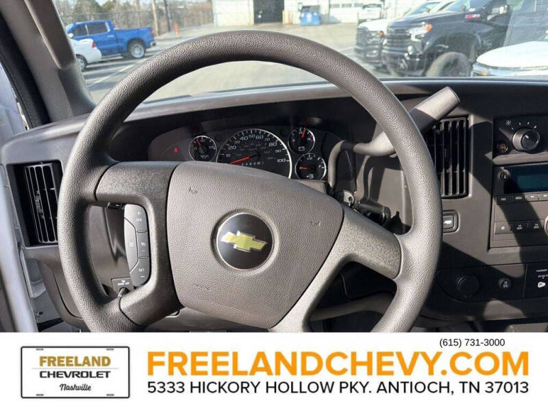2025 Chevrolet Express 3500