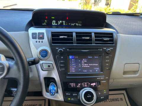 2013 Toyota Prius v Five