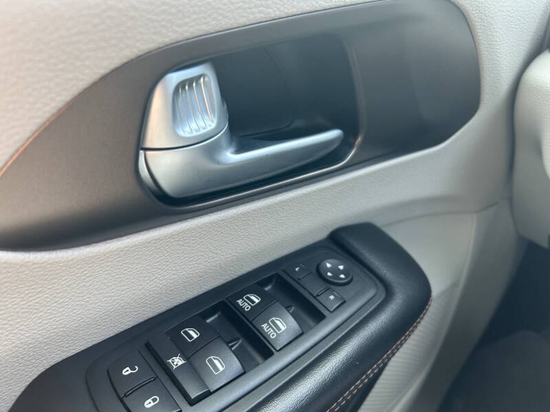 2017 Chrysler Pacifica Touring-L