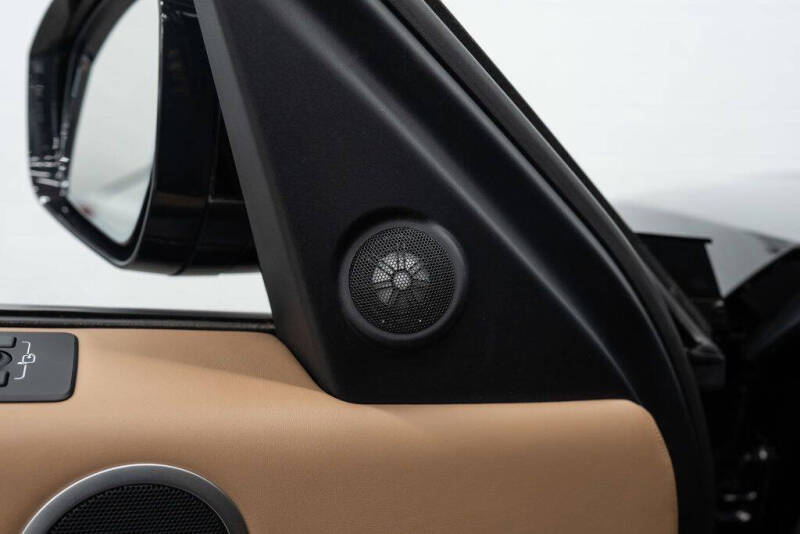 2023 Land Rover Discovery P300 S R-Dynamic