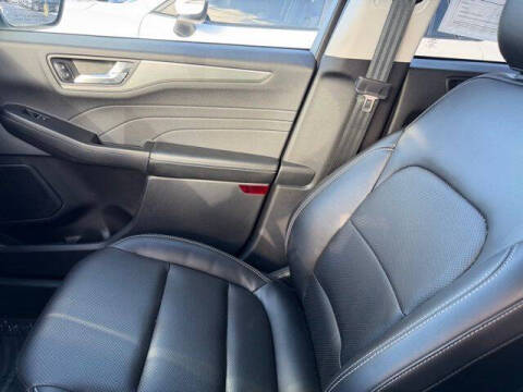 2022 Ford Escape Titanium