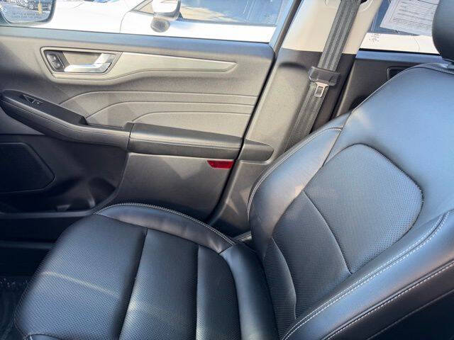 2022 Ford Escape Titanium
