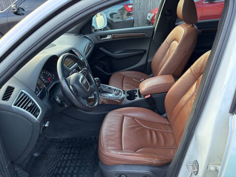 2011 Audi Q5 2.0T quattro Premium Plus