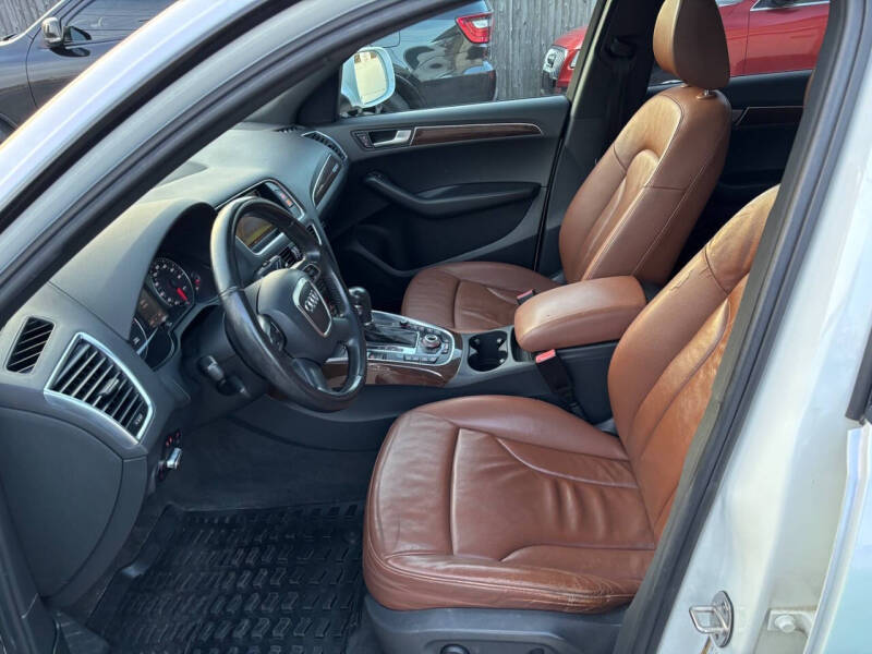 2011 Audi Q5 2.0T quattro Premium Plus