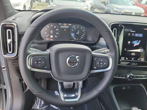 2022 Volvo XC40 T5 R-Design