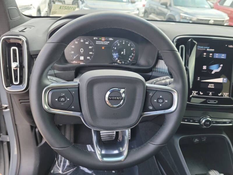 2022 Volvo XC40 T5 R-Design