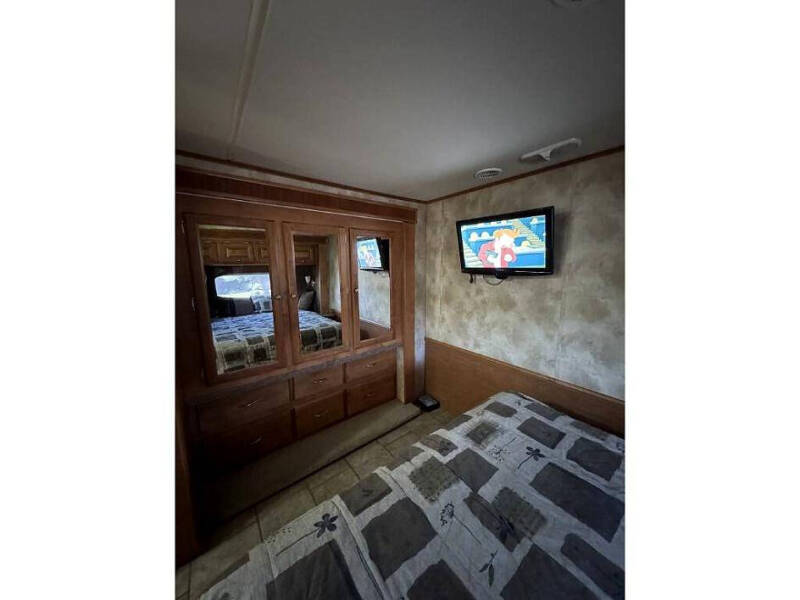 2009 Freightliner MC Chassis