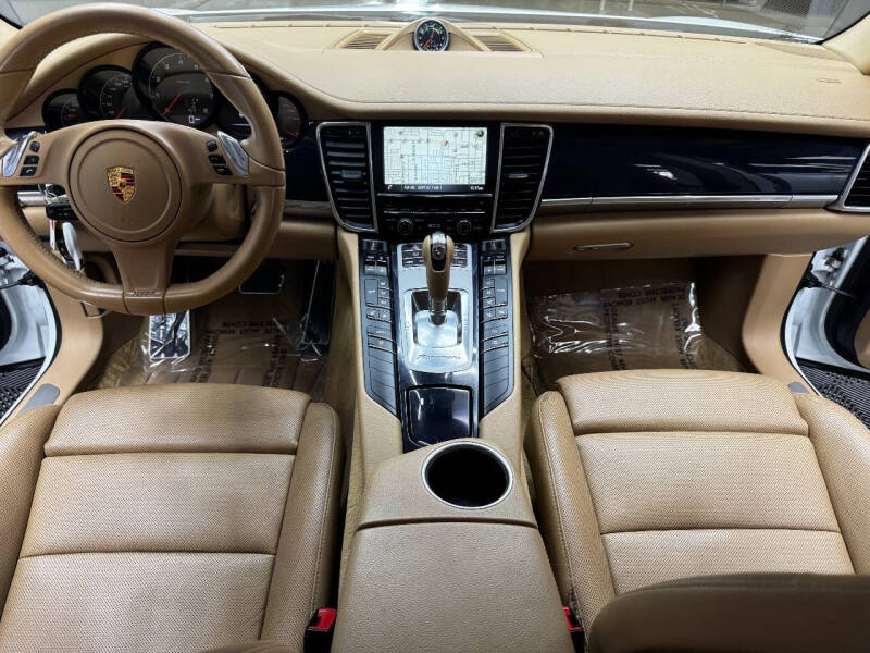 2015 Porsche Panamera 4