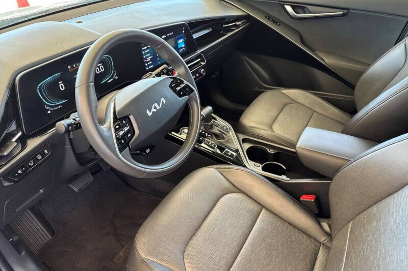 2025 Kia Niro SX