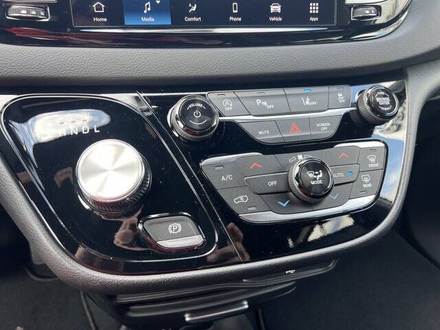 2026 Chrysler Voyager LX