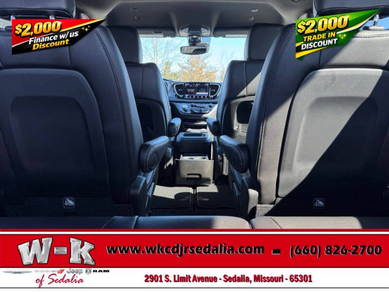 2026 Chrysler Pacifica Select
