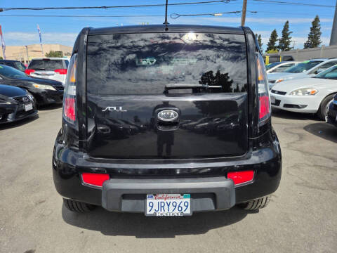 2011 Kia Soul +