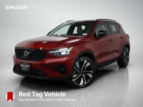2023 Volvo XC40 B5 Ultimate Dark Theme