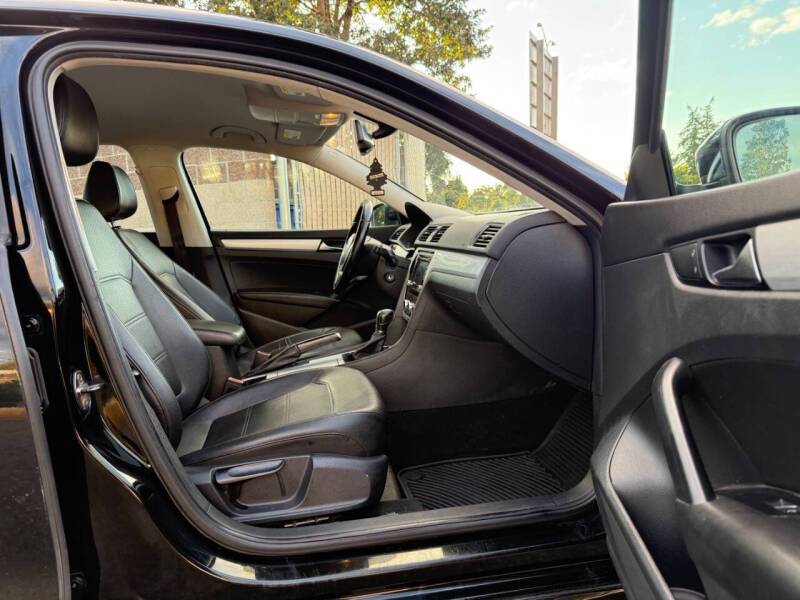 2012 Volkswagen Passat SE PZEV