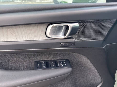 2025 Volvo XC40 B5 Plus Bright Theme