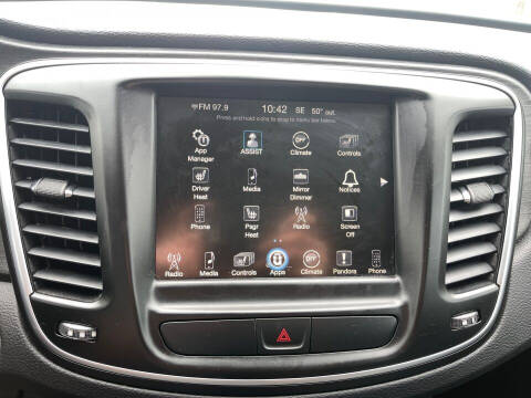 2017 Chrysler 200 Limited