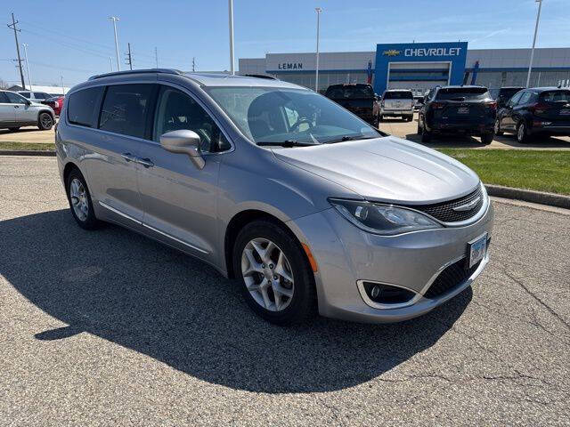 Used 2018 Chrysler Pacifica Touring-L Plus with VIN 2C4RC1EG8JR286987 for sale in Bloomington, IL