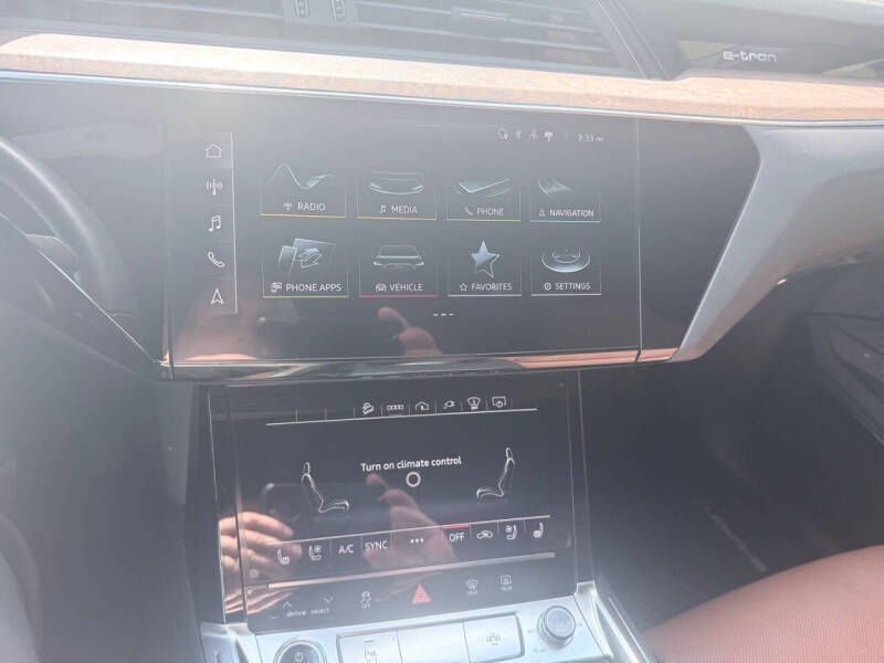 2021 Audi e-tron quattro Prestige