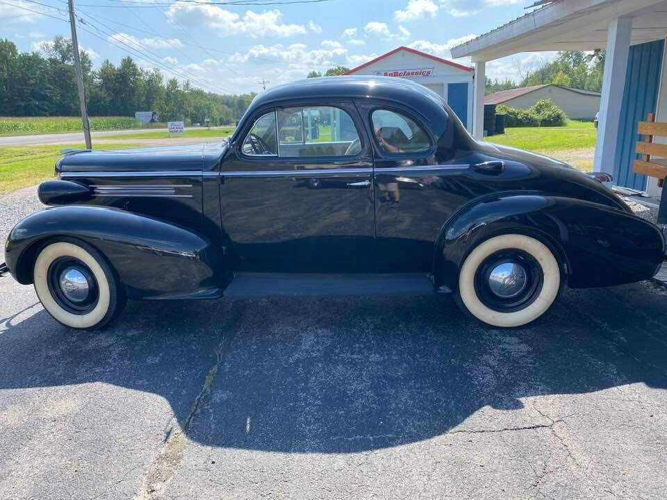 1937 Oldsmobile Cutlass 12