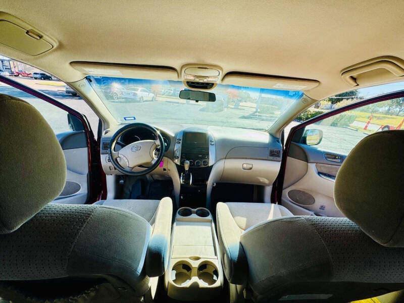 2010 Toyota Sienna LE 7-Passenger