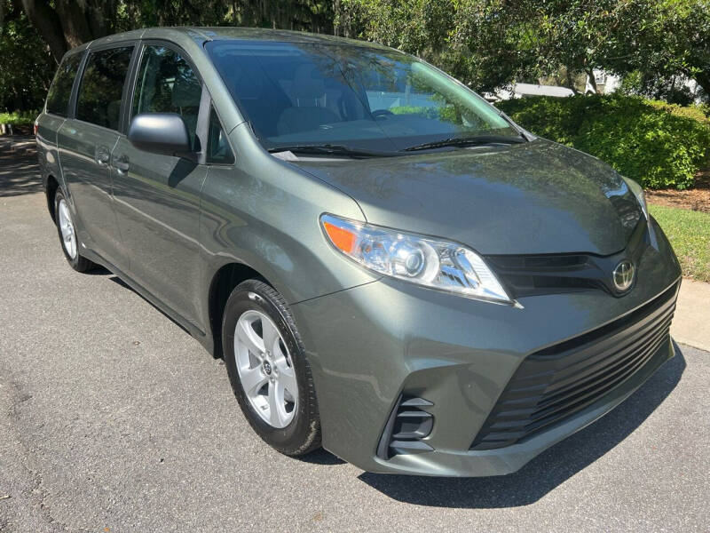 2019 Toyota Sienna for sale at D & R Auto Brokers in Ridgeland SC