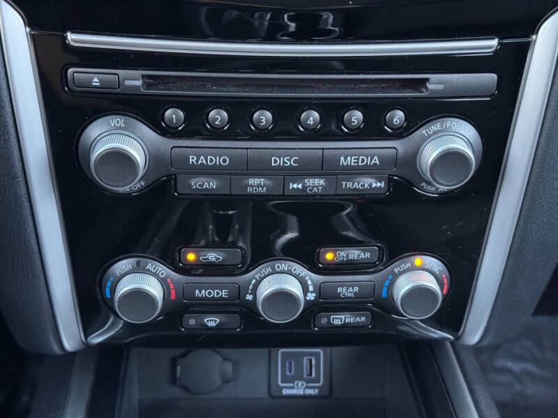 2019 Nissan Pathfinder SV