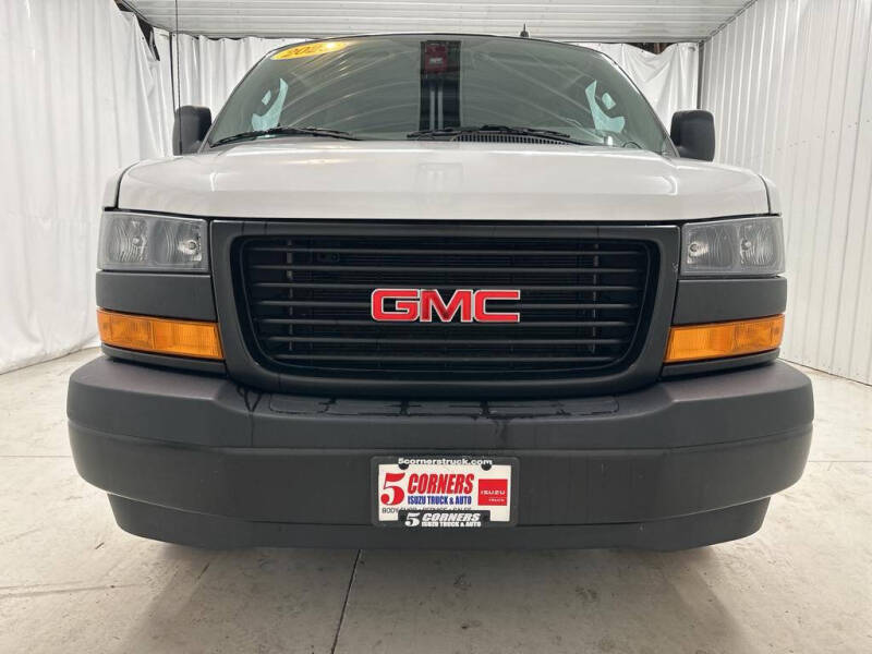 2023 GMC Savana Cargo Work Van photo 4