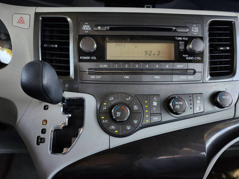 2012 Toyota Sienna
