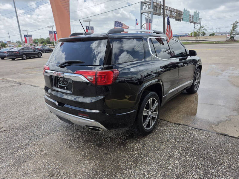 2017 GMC Acadia Denali